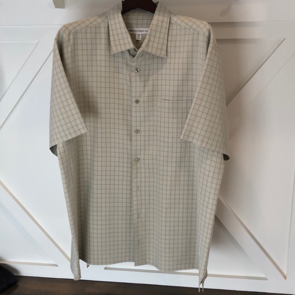 Men’s 2XLT green plaid short sleeved  - like new